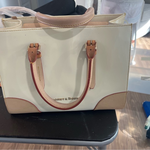 Dooney and Bourke handbag in neutral colors of white and beige - Picture 3 of 8